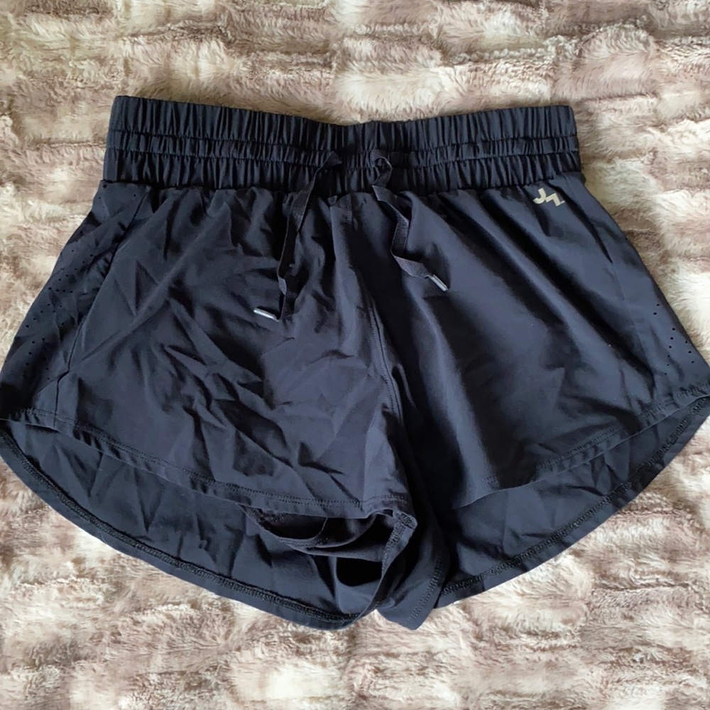 I’m selling this because it’s too small